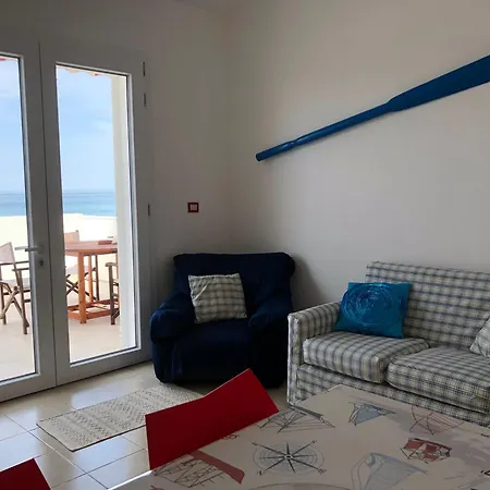 Casa Fronte Mare A Holiday home Torre Vado