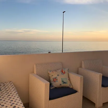 Casa Fronte Mare A * Torre Vado