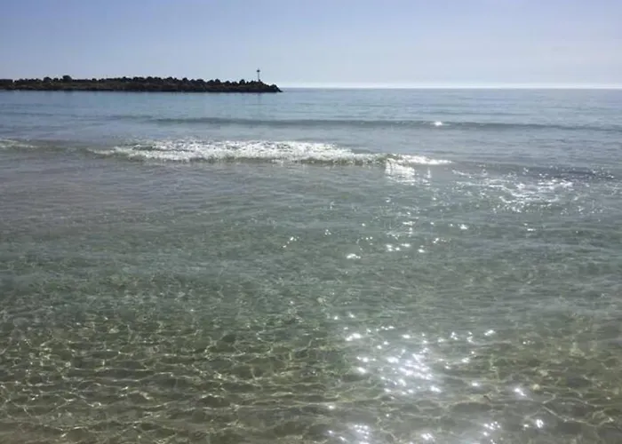 Casa Fronte Mare A 度假居 *